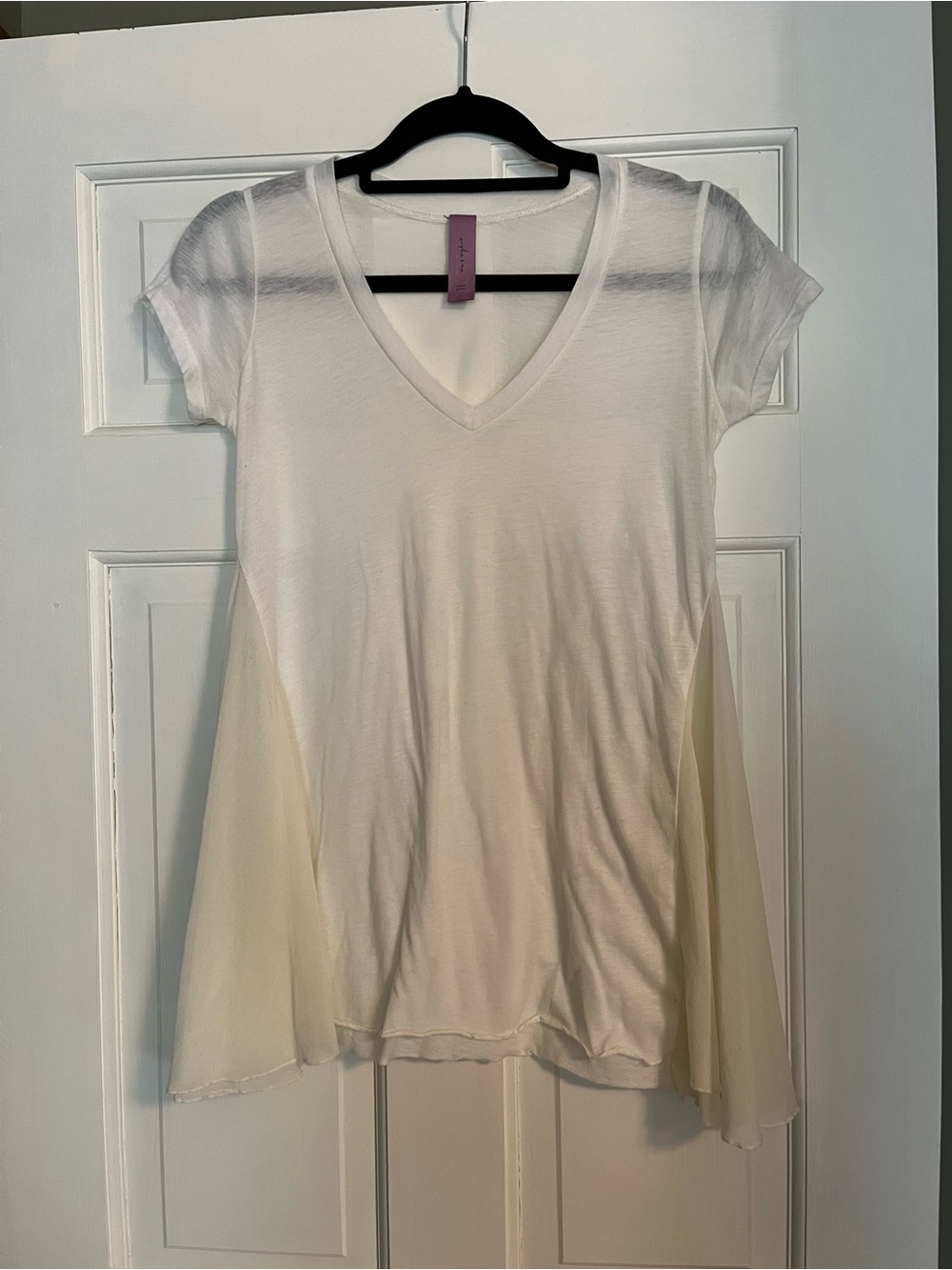 Women's V-Neck Short Sleeve Tee with Cream Side Panels